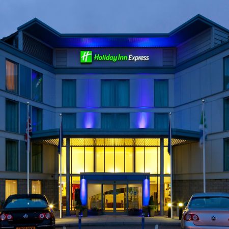 Holiday Inn Express London Stansted Airport, An Ihg Hotel Stansted Mountfitchet Exterior photo