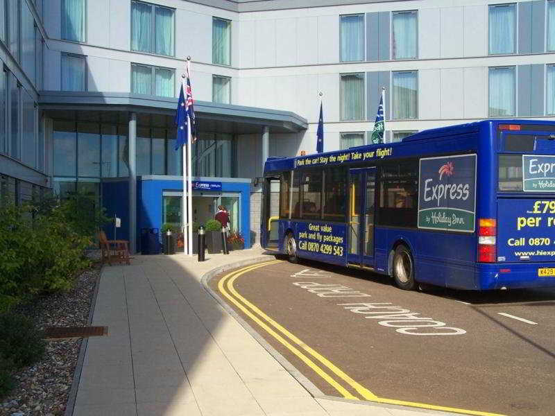 Holiday Inn Express London Stansted Airport, An Ihg Hotel Stansted Mountfitchet Exterior photo