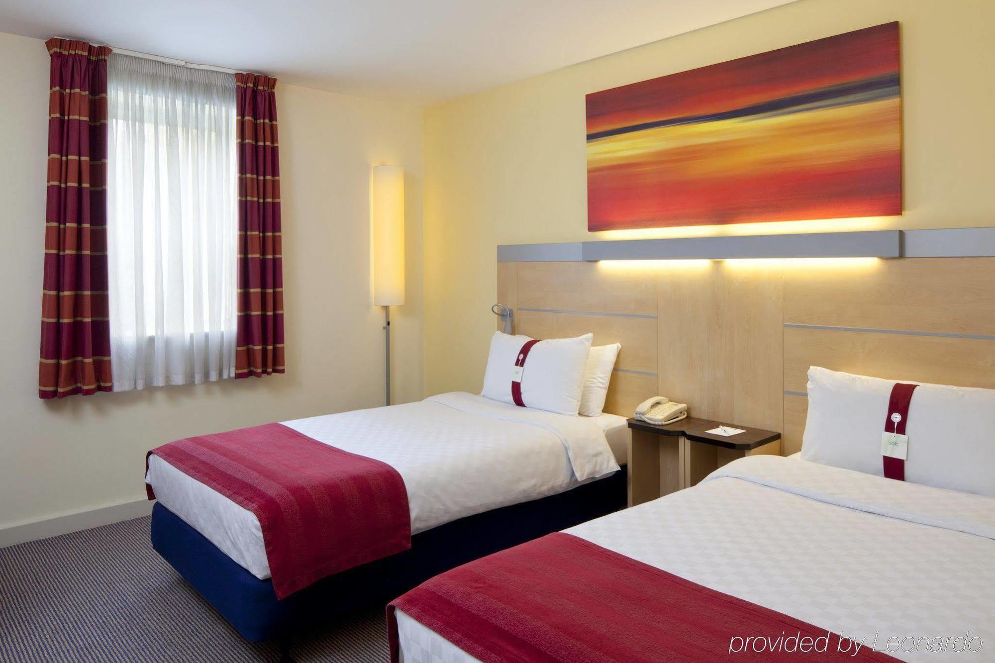 Holiday Inn Express London Stansted Airport, An Ihg Hotel Stansted Mountfitchet Room photo